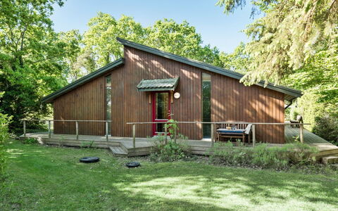 Norwin - 250M from the Sea: Blau, Strauch, Hütte, Ground, Garten, Estate, Schatten, Landscaping, Bauernhaus, Eco Hotel