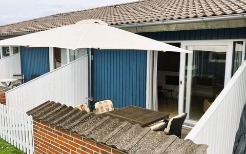 Gudke - 50M from the Sea: Möbel, Interior Design, Flooring, Holz, Fussboden, Decke, Holzboden, Stuhl, Tabelle, Beleuchtung