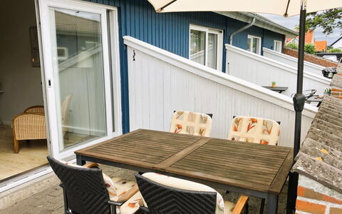 Gudke - 50M from the Sea: Möbel, Interior Design, Flooring, Holz, Fussboden, Decke, Holzboden, Stuhl, Tabelle, Beleuchtung