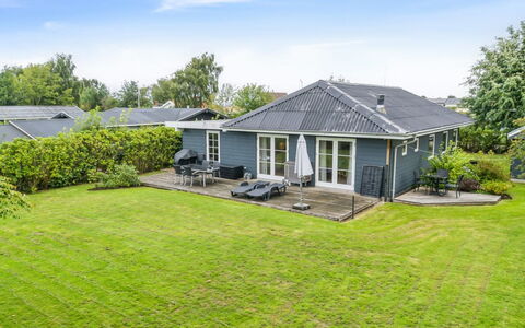 Thala - 150M from the Sea: Möbel, Interior Design, Flooring, Holz, Fussboden, Decke, Holzboden, Stuhl, Tabelle, Beleuchtung