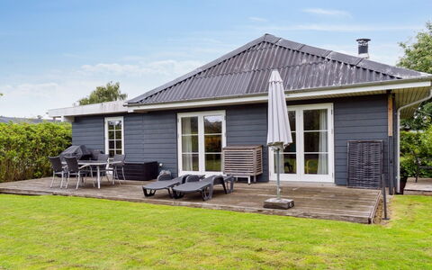 Thala - 150M from the Sea: Möbel, Interior Design, Flooring, Holz, Fussboden, Decke, Holzboden, Stuhl, Tabelle, Beleuchtung