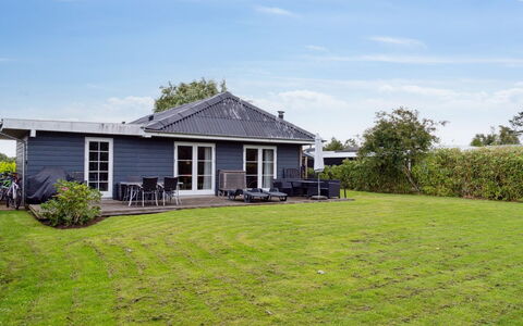 Thala - 150M from the Sea: Möbel, Interior Design, Flooring, Holz, Fussboden, Decke, Holzboden, Stuhl, Tabelle, Beleuchtung