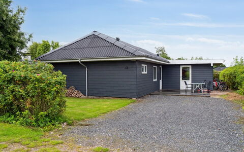 Thala - 150M from the Sea: Möbel, Interior Design, Flooring, Holz, Fussboden, Decke, Holzboden, Stuhl, Tabelle, Beleuchtung