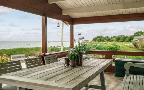 Topi - 15M from the Sea: Blau, Strauch, Hütte, Ground, Garten, Estate, Schatten, Landscaping, Bauernhaus, Eco Hotel