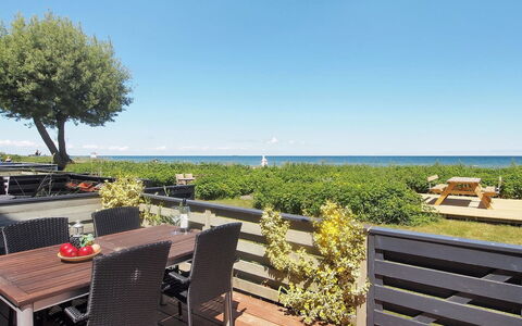 Vincent - 10M from the Sea: Möbel, Gartenmöbel, Meer, Tabelle, Tisch Im Freien, Küsten Und Ozeanische Forms, Schatten, Ozean, Küste, Stuhl
