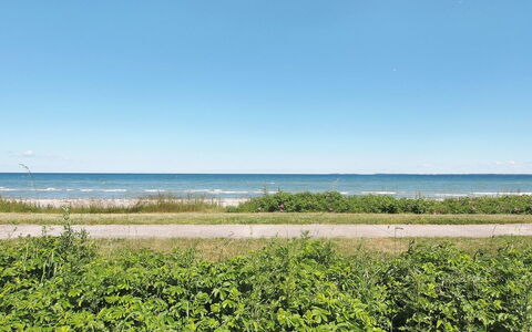 Vincent - 10M from the Sea: Himmel, Blau, Daytime, Grün, Natürlichen Umgebung, Horizont, Ökoregion, Sommer, Einfach, Pflanzengemeinschaft