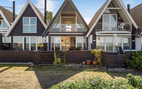 Vincent - 10M from the Sea: Zuhause, Haus, Dach, Veranda, Hütte, Abstellgleis, Villa, Balkon