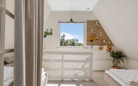 Vincent - 10M from the Sea: Wand, Interior Design, Holz, Möbel, Decke, Fussboden, Flooring, Schlafzimmer, Bett, Beleuchtung