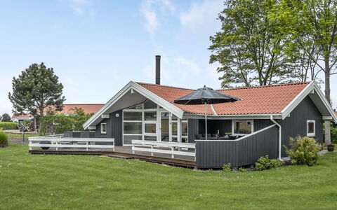 Barth - 150M from the Sea: Dach, Haus, Grundstueck, Zuhause, Hütte, Estate, Gartenbauten, Schatten, Blockhaus, Landscaping