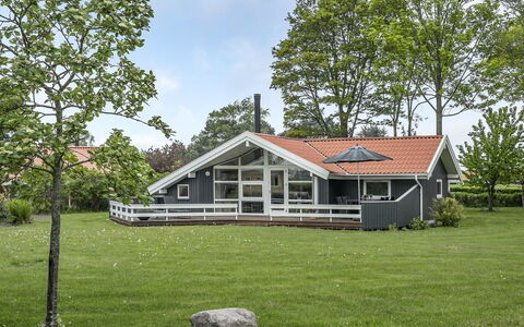 Barth - 150M from the Sea: Dach, Haus, Grundstueck, Zuhause, Hütte, Estate, Gartenbauten, Schatten, Blockhaus, Landscaping