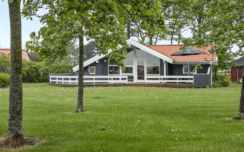 Barth - 150M from the Sea: Dach, Haus, Grundstueck, Zuhause, Hütte, Estate, Gartenbauten, Schatten, Blockhaus, Landscaping