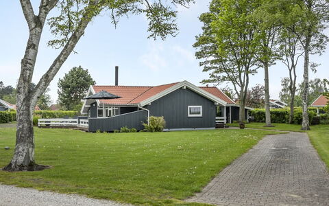Barth - 150M from the Sea: Dach, Haus, Grundstueck, Zuhause, Hütte, Estate, Gartenbauten, Schatten, Blockhaus, Landscaping