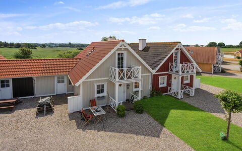 Daniela - 300M from the Sea: Wohngebiet, Dach, Vorort, Auffahrt, Estate, Kamin