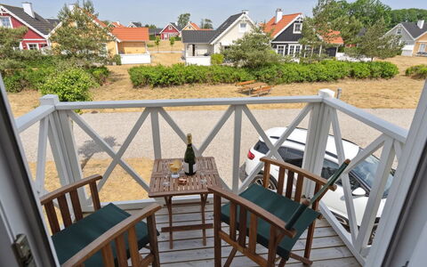 Daniela - 300M from the Sea: Wohngebiet, Dach, Vorort, Auffahrt, Estate, Kamin