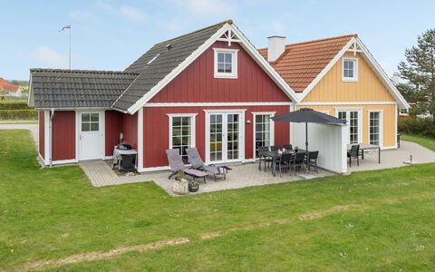 Askan - 200M from the Sea: Wohngebiet, Dach, Vorort, Auffahrt, Estate, Kamin