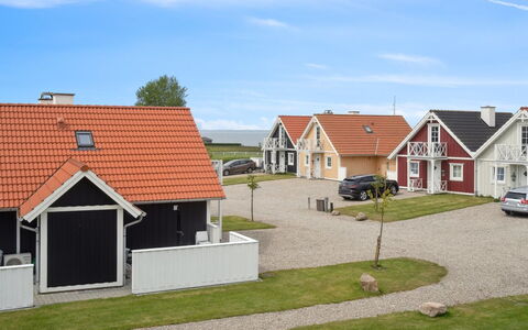 Matleena - 200M from the Sea: Blau, Strauch, Hütte, Ground, Garten, Estate, Schatten, Landscaping, Bauernhaus, Eco Hotel