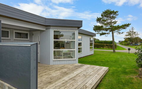 Rikkart - 100M from the Sea: Möbel, Interior Design, Flooring, Holz, Fussboden, Decke, Holzboden, Stuhl, Tabelle, Beleuchtung