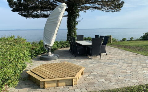 Amia - 20M from the Sea: Möbel, Interior Design, Stuhl, Flooring, Tabelle, Resort, Fussboden, Decke, Zimmer, Eco Hotel
