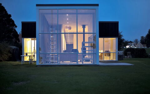 Amia - 20M from the Sea: Möbel, Interior Design, Stuhl, Flooring, Tabelle, Resort, Fussboden, Decke, Zimmer, Eco Hotel