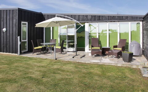 Amia - 20M from the Sea: Möbel, Interior Design, Stuhl, Flooring, Tabelle, Resort, Fussboden, Decke, Zimmer, Eco Hotel
