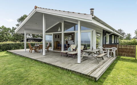 Elfi - 30M from the Sea: Blau, Strauch, Hütte, Ground, Garten, Estate, Schatten, Landscaping, Bauernhaus, Eco Hotel