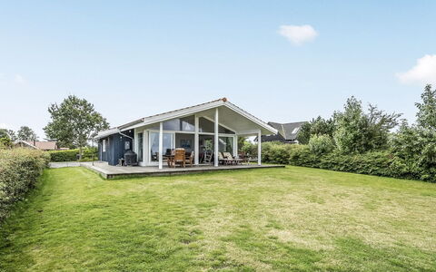 Elfi - 30M from the Sea: Blau, Strauch, Hütte, Ground, Garten, Estate, Schatten, Landscaping, Bauernhaus, Eco Hotel