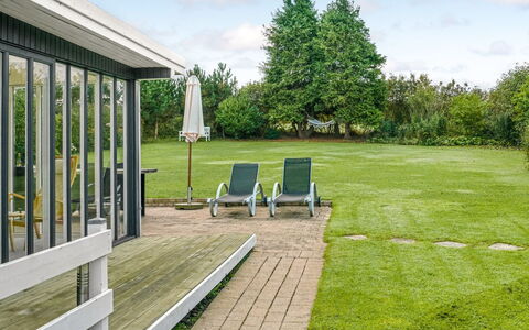 Fita - 300M from the Sea: Blau, Strauch, Hütte, Ground, Garten, Estate, Schatten, Landscaping, Bauernhaus, Eco Hotel