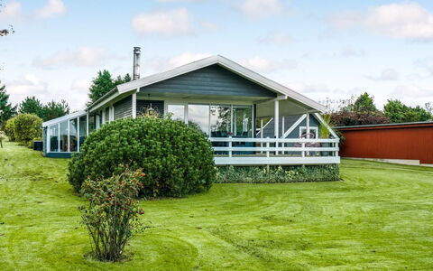 Fita - 300M from the Sea: Zuhause, Hütte, Rasen, Garten, Estate, Bauernhaus, Garten, Abstellgleis, Landscaping, Veranda