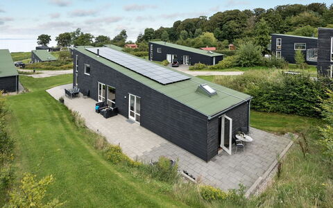 Lyly - 100M from the Sea: Blau, Strauch, Hütte, Ground, Garten, Estate, Schatten, Landscaping, Bauernhaus, Eco Hotel