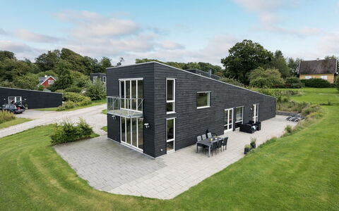 Lyly - 100M from the Sea: Blau, Strauch, Hütte, Ground, Garten, Estate, Schatten, Landscaping, Bauernhaus, Eco Hotel