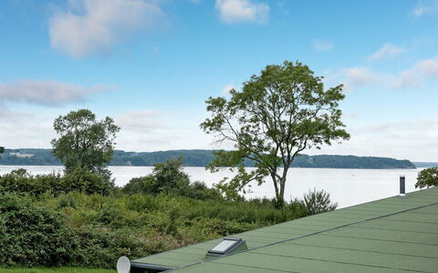 Lyly - 100M from the Sea: Blau, Strauch, Hütte, Ground, Garten, Estate, Schatten, Landscaping, Bauernhaus, Eco Hotel