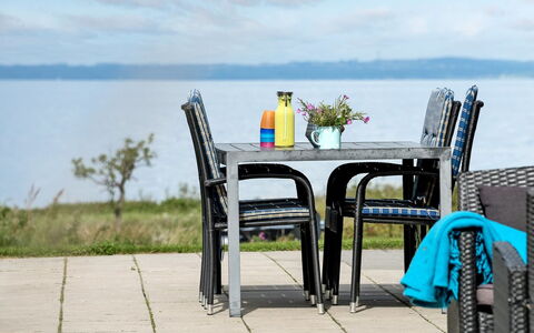 Lyly - 100M from the Sea: Blau, Strauch, Hütte, Ground, Garten, Estate, Schatten, Landscaping, Bauernhaus, Eco Hotel