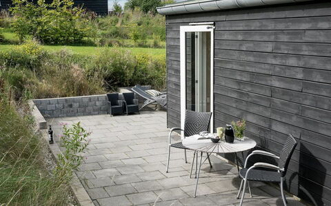 Lyly - 100M from the Sea: Blau, Strauch, Hütte, Ground, Garten, Estate, Schatten, Landscaping, Bauernhaus, Eco Hotel