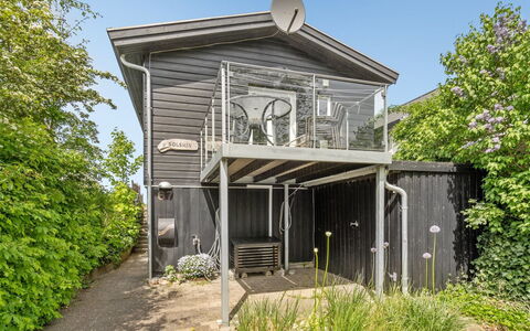 Käthe - 5M from the Sea: Daytime, Gebäude, Stadtgebiet, Metropolitan Area, Stadt, Wohnung, Nachbarschaft, Metropole, Wolkenkratzer