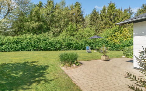 Suni - 400M from the Sea: Blau, Strauch, Hütte, Ground, Garten, Estate, Schatten, Landscaping, Bauernhaus, Eco Hotel
