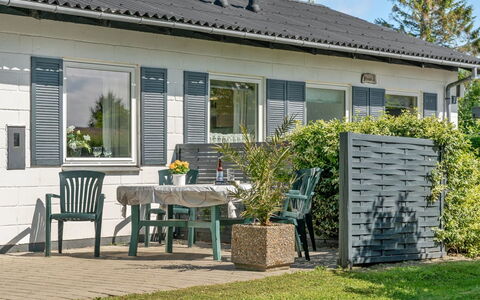 Suni - 400M from the Sea: Blau, Strauch, Hütte, Ground, Garten, Estate, Schatten, Landscaping, Bauernhaus, Eco Hotel