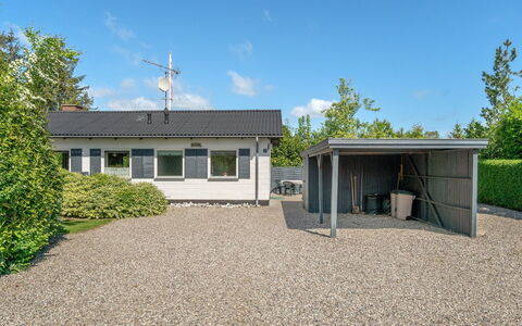 Suni - 400M from the Sea: Blau, Strauch, Hütte, Ground, Garten, Estate, Schatten, Landscaping, Bauernhaus, Eco Hotel