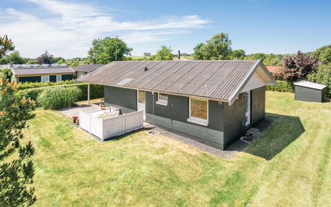 Undine - 300M from the Sea: Blau, Strauch, Hütte, Ground, Garten, Estate, Schatten, Landscaping, Bauernhaus, Eco Hotel