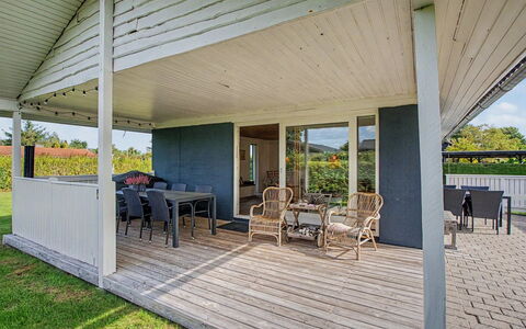 Undine - 300M from the Sea: Holz, Garten, Hinterhof, Grundstueck, Zuhause, Dach, Schatten, Deck, Hartholz, Garten