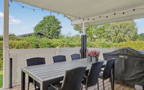 Undine - 300M from the Sea: Holz, Garten, Hinterhof, Grundstueck, Zuhause, Dach, Schatten, Deck, Hartholz, Garten