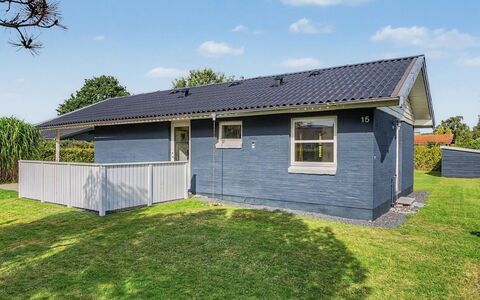 Undine - 300M from the Sea: Holz, Garten, Hinterhof, Grundstueck, Zuhause, Dach, Schatten, Deck, Hartholz, Garten