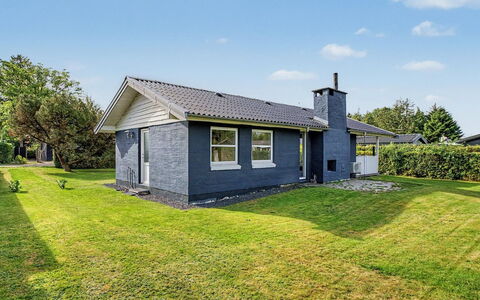 Undine - 300M from the Sea: Holz, Garten, Hinterhof, Grundstueck, Zuhause, Dach, Schatten, Deck, Hartholz, Garten