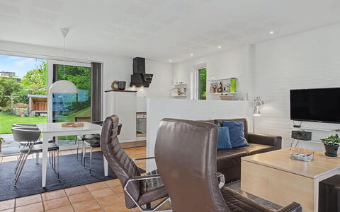 Laila - 50M from the Sea: Möbel, Interior Design, Flooring, Couch, Fussboden, Wand, Decke, Holz, Wohnzimmer, Zimmer