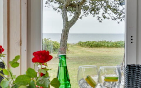 Sigurd - 20M from the Sea: Möbel, Interior Design, Flooring, Holz, Fussboden, Decke, Holzboden, Stuhl, Tabelle, Beleuchtung