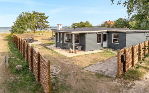 Sigurd - 20M from the Sea: Möbel, Interior Design, Flooring, Holz, Fussboden, Decke, Holzboden, Stuhl, Tabelle, Beleuchtung