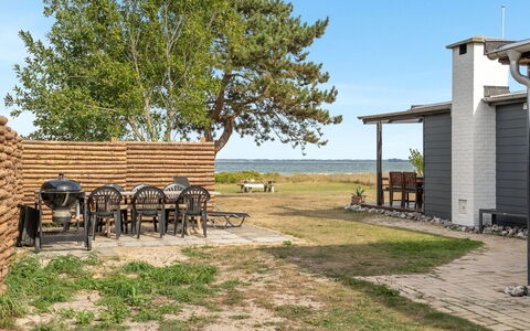 Sigurd - 20M from the Sea: Möbel, Interior Design, Flooring, Holz, Fussboden, Decke, Holzboden, Stuhl, Tabelle, Beleuchtung