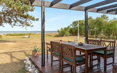 Sigurd - 20M from the Sea: Möbel, Interior Design, Flooring, Holz, Fussboden, Decke, Holzboden, Stuhl, Tabelle, Beleuchtung