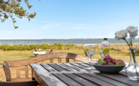 Sigurd - 20M from the Sea: Möbel, Interior Design, Flooring, Holz, Fussboden, Decke, Holzboden, Stuhl, Tabelle, Beleuchtung