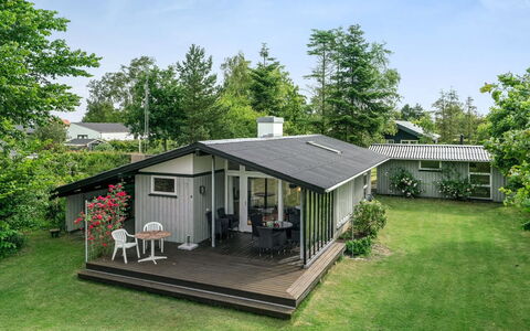 Juditha - 400M from the Sea: Blau, Strauch, Hütte, Ground, Garten, Estate, Schatten, Landscaping, Bauernhaus, Eco Hotel