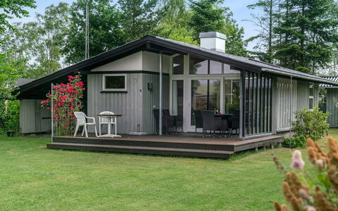 Juditha - 400M from the Sea: Blau, Strauch, Hütte, Ground, Garten, Estate, Schatten, Landscaping, Bauernhaus, Eco Hotel